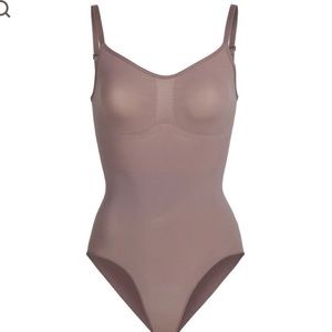 NWOT Skims Umber Sculpting Bodysuit